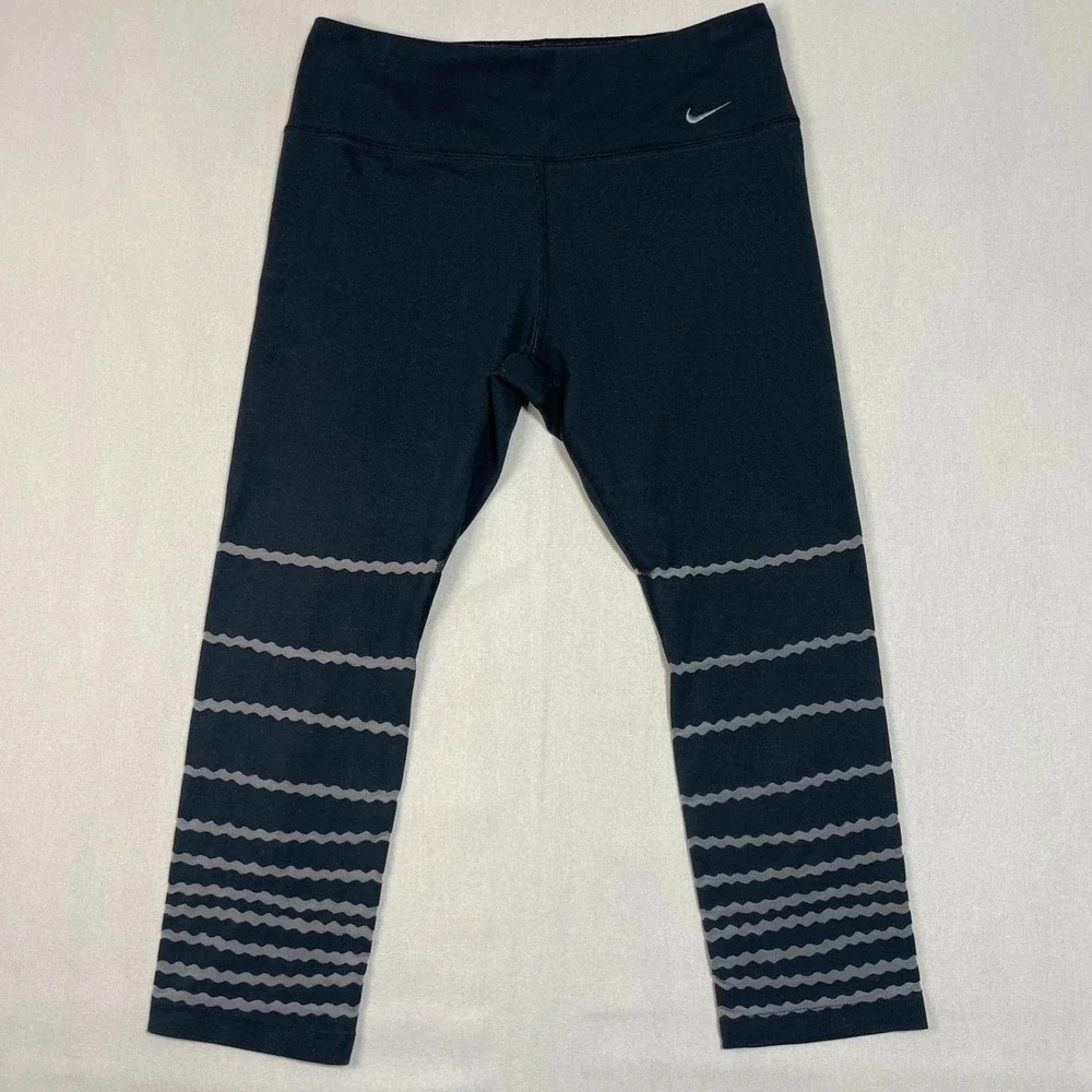 Nike Dri-FIT Black Cropped Capris Wavy Grey Stripe Print Yoga Leggings - Size L - Picture 2 of 7